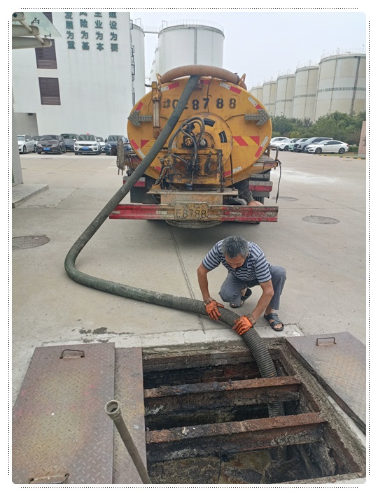 什玲镇隔油池清掏