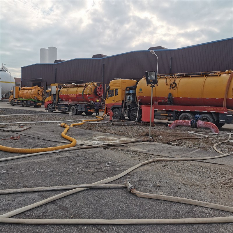 什玲镇污水池清理